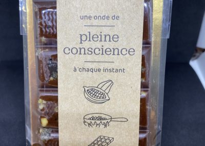 Plaque chocolat noir 68% pistaches caramélisées