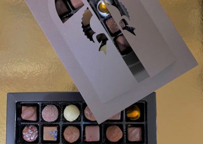 Boîte de 24 chocolats de notre assortiment avec alcool