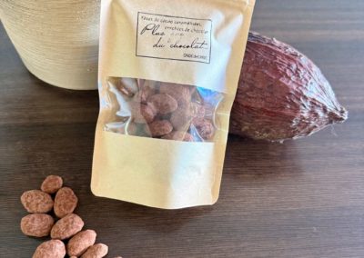 Fèves de cacao caramélisées et chocolatées 90 g